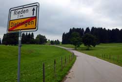 Beschilderung nach Rieden