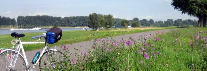 Rheinradweg bei Düsseldorf