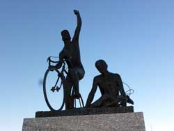 Skulptur am Monte Ghisallo